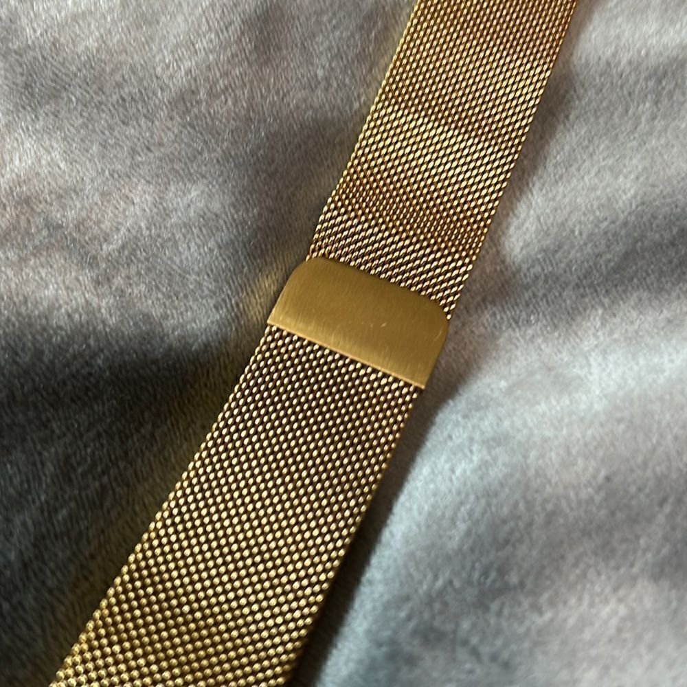 Gold Metal Magnetic Apple Watchband - Picture 4 of 5